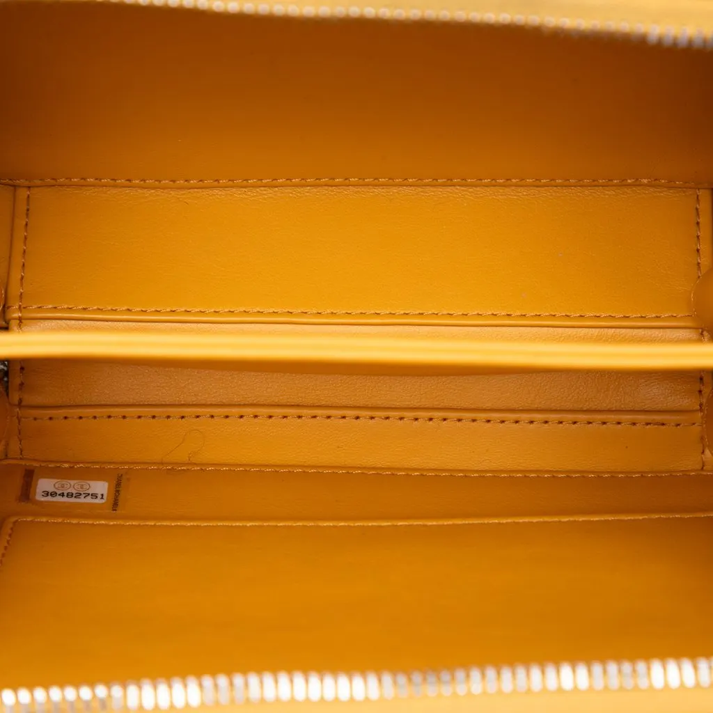 Chanel Small Lambskin CC Filigree Incognito Vanity Case Yellow Leather Very good - Model View