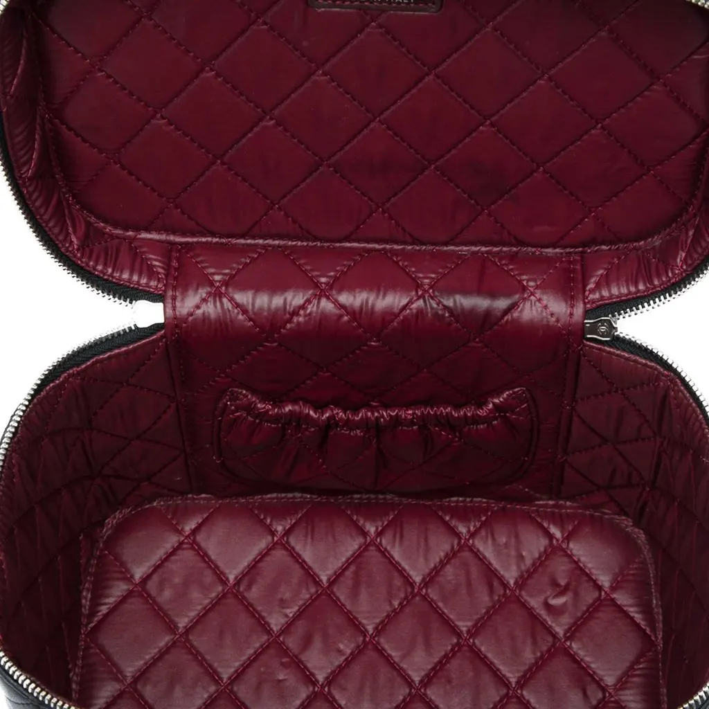 Chanel CC Quilted Lambskin Vanity Bag Black Leather Very good - Model View