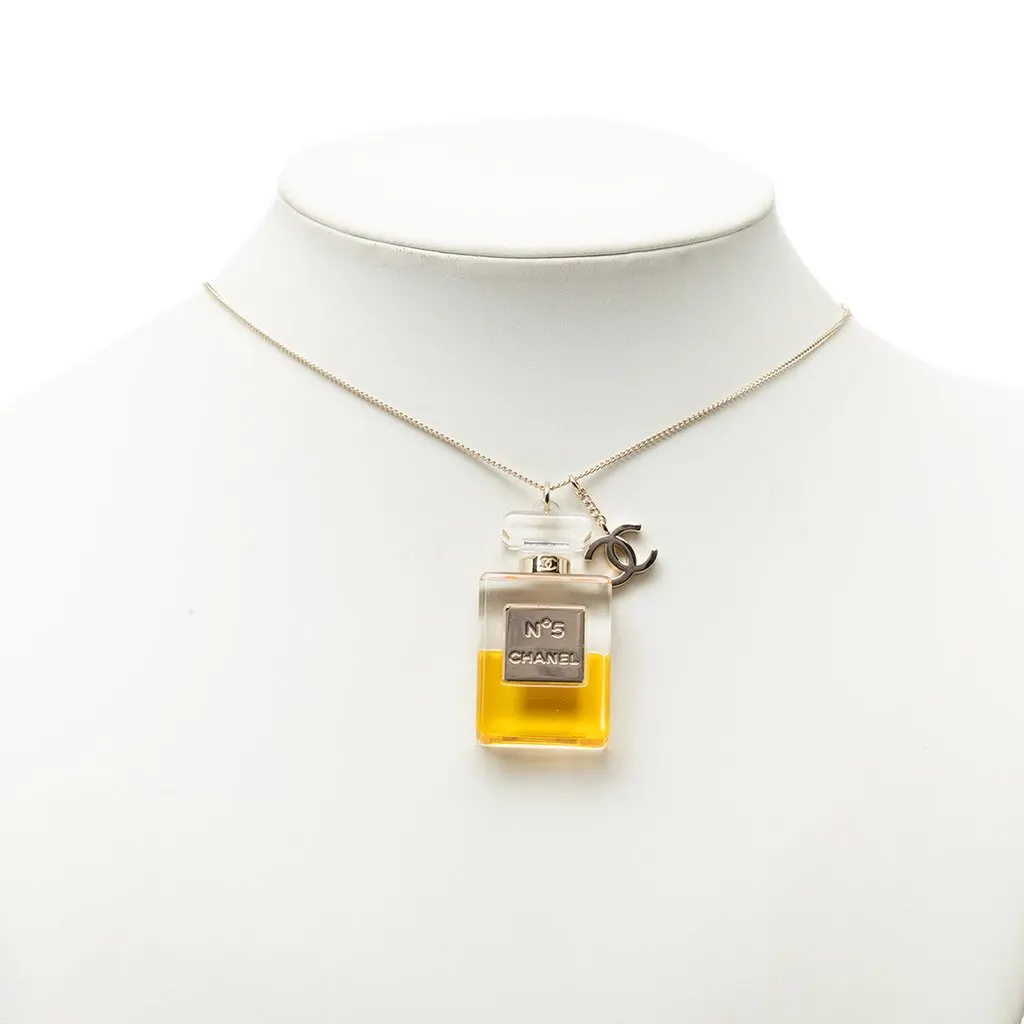 Chanel CC Gold Plated and Resin No 5 Perfume Bottle Pendant Necklace Gold Metal Very good - Box View