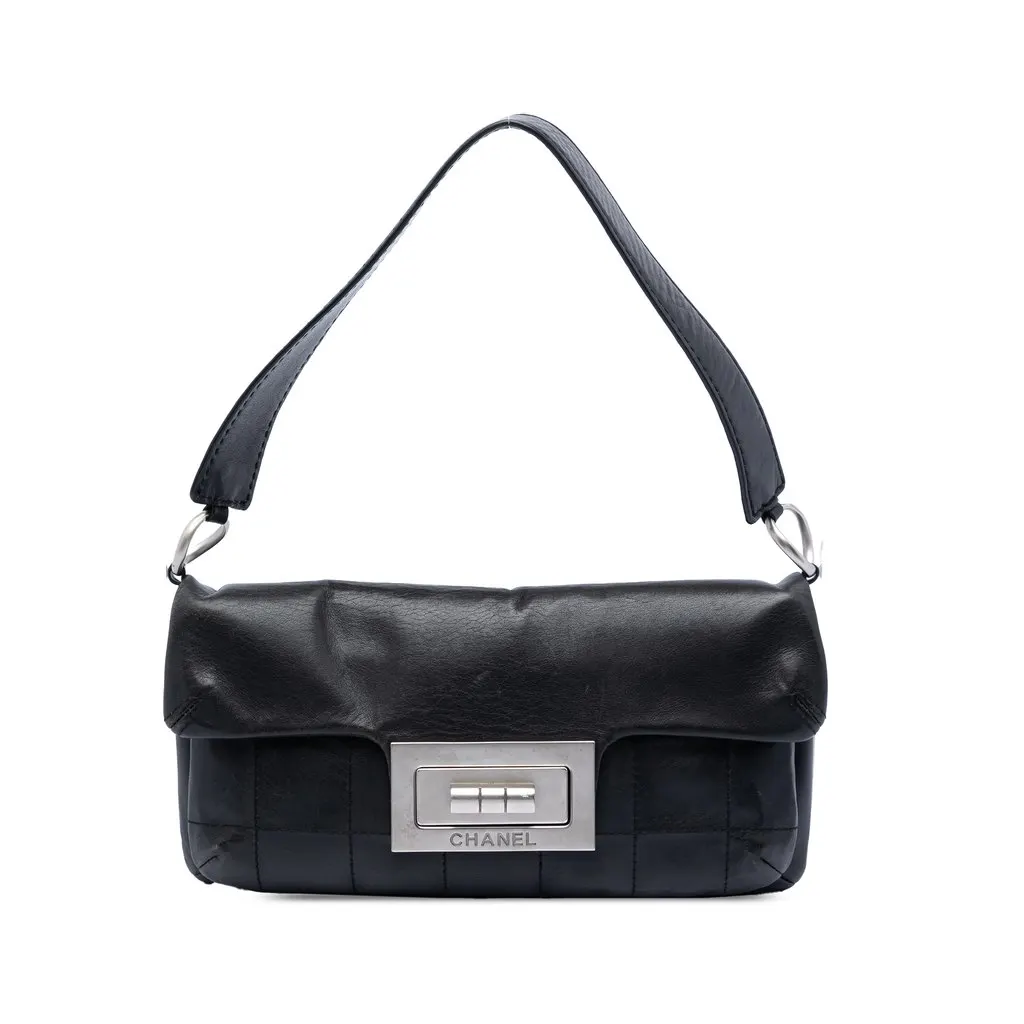 Chanel Chocolate Bar Calfskin Reissue 2.55 Flap Black Leather Very good - Front View