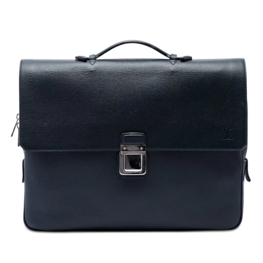 Louis Vuitton Taiga Vassili PM Blue Leather Very good - Front View