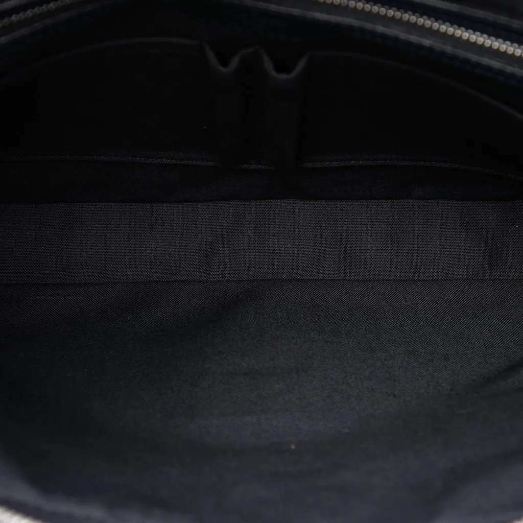 Louis Vuitton Taiga Vassili PM Blue Leather Very good - Model View
