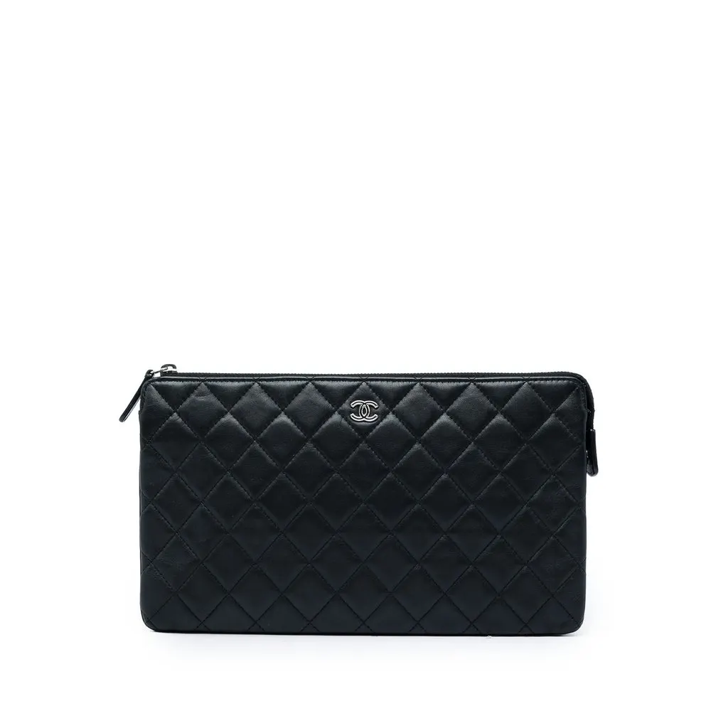 Chanel Medium CC Quilted Lambskin Clutch Black Leather Very good - Front View