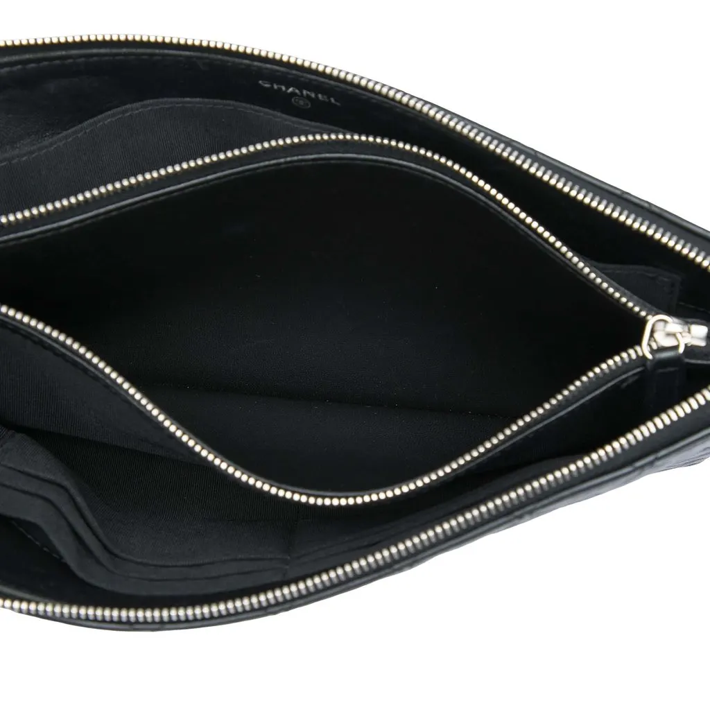 Chanel Medium CC Quilted Lambskin Clutch Black Leather Very good - Model View
