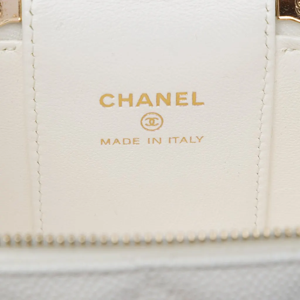 Chanel Mini Quilted Caviar CC Sweetheart Vanity Case with Chain White Leather Very good - Box View