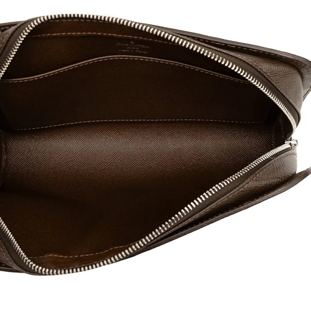 Louis Vuitton Taiga Pochette Baikal Brown Leather Very good - Model View