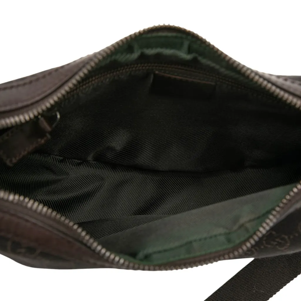 Gucci GG Canvas Crossbody Brown Very good - Model View