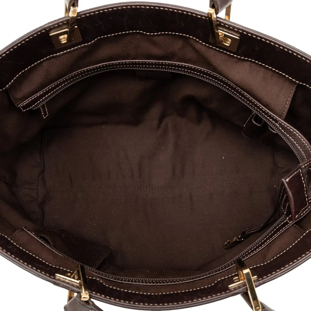 Gucci GG Canvas Punch Tote Beige Very good - Model View