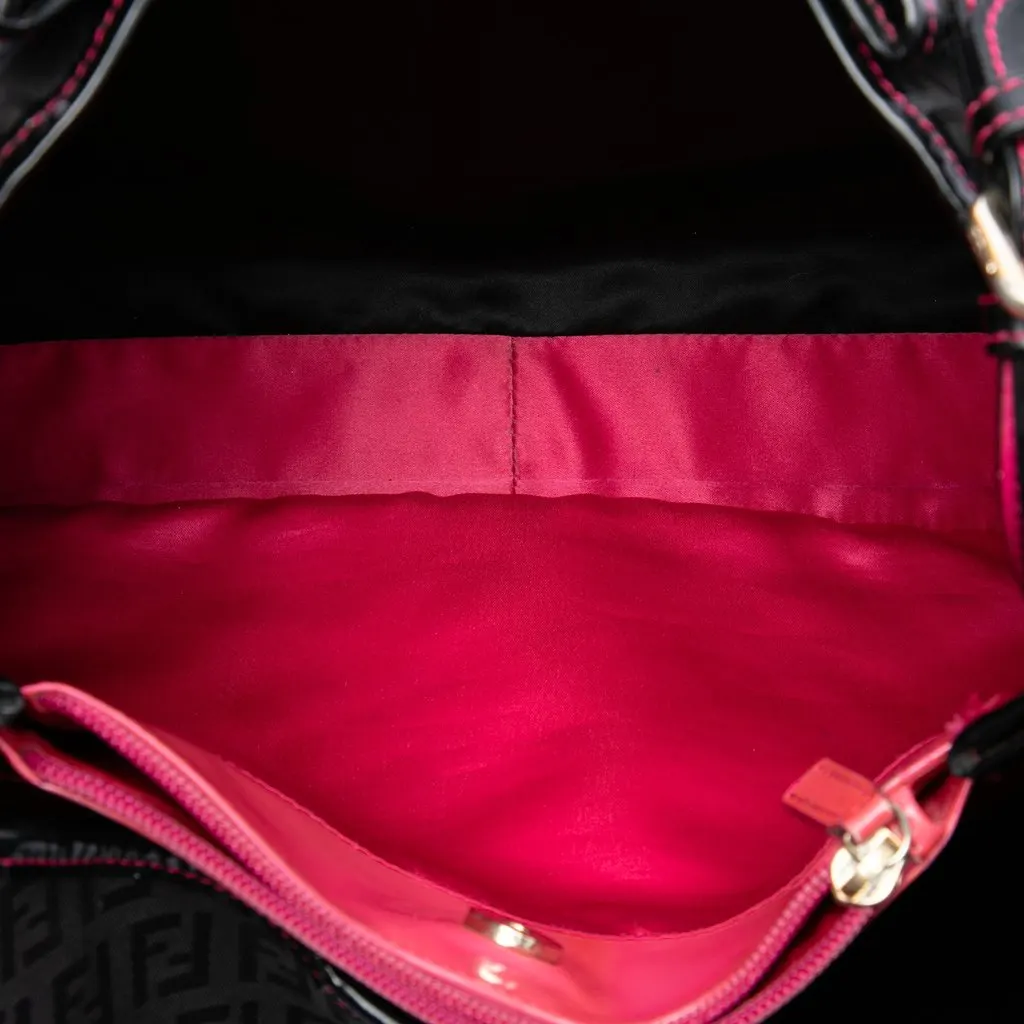 Fendi Zucchino Canvas Shoulder Bag Black Very good - Model View