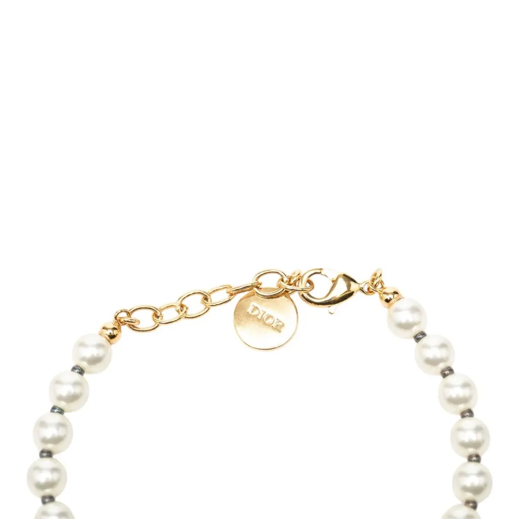 Dior Gold Plated Resin Pearl 30 Montaigne Bracelet Gold Metal Very good - Model View