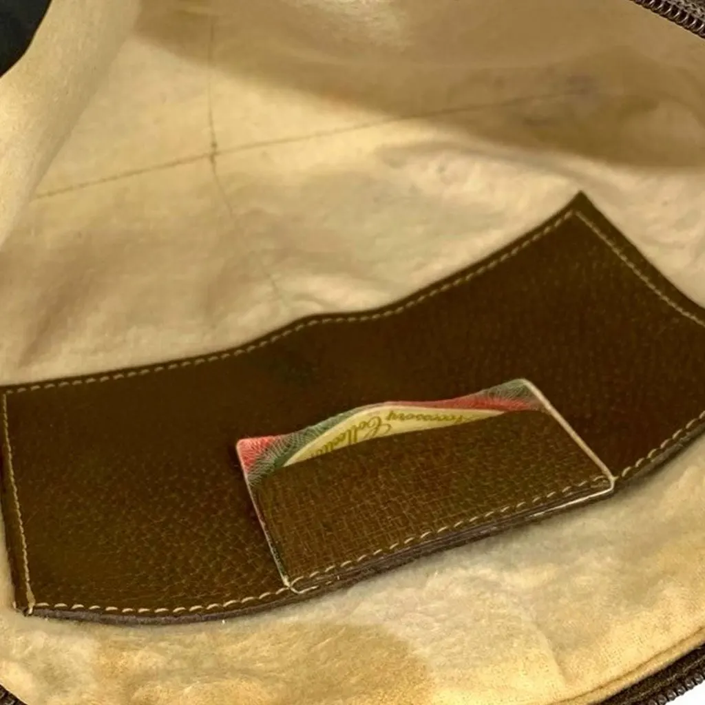 Gucci GG Supreme Web Crossbody Beige Very good - Model View