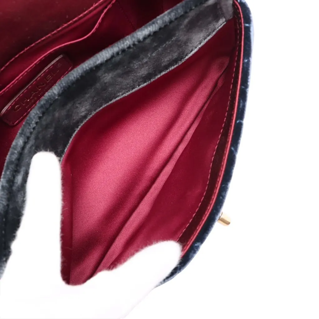 Chanel Paris Cosmopolite Small Tricolor Quilted Velvet Private Affair Camellia Flap Red Very good - Model View