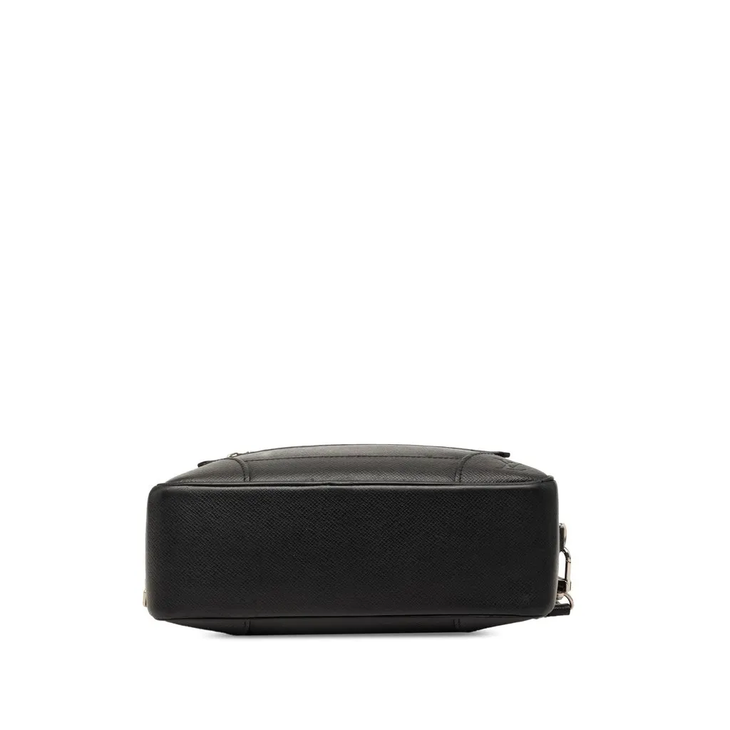 Louis Vuitton Taiga Neo Pavel Clutch Black Leather Very good - Inside View