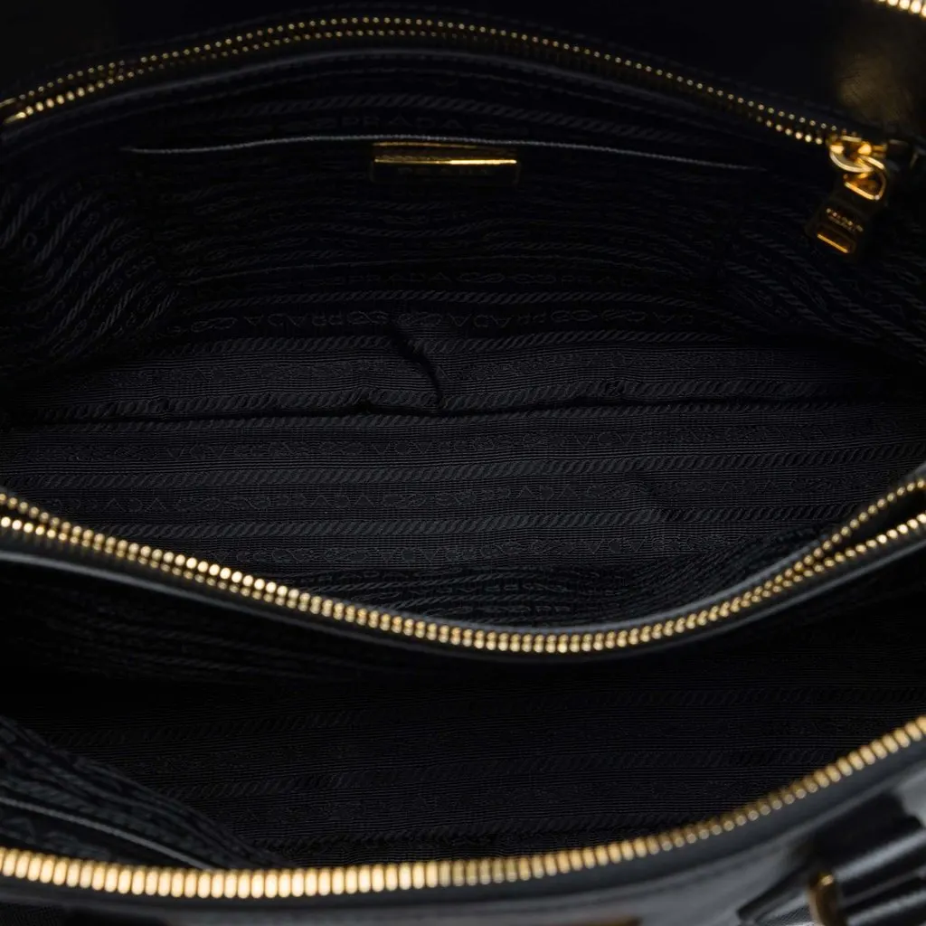 Prada Large Saffiano Lux Promenade Satchel Black Leather Very good - Model View
