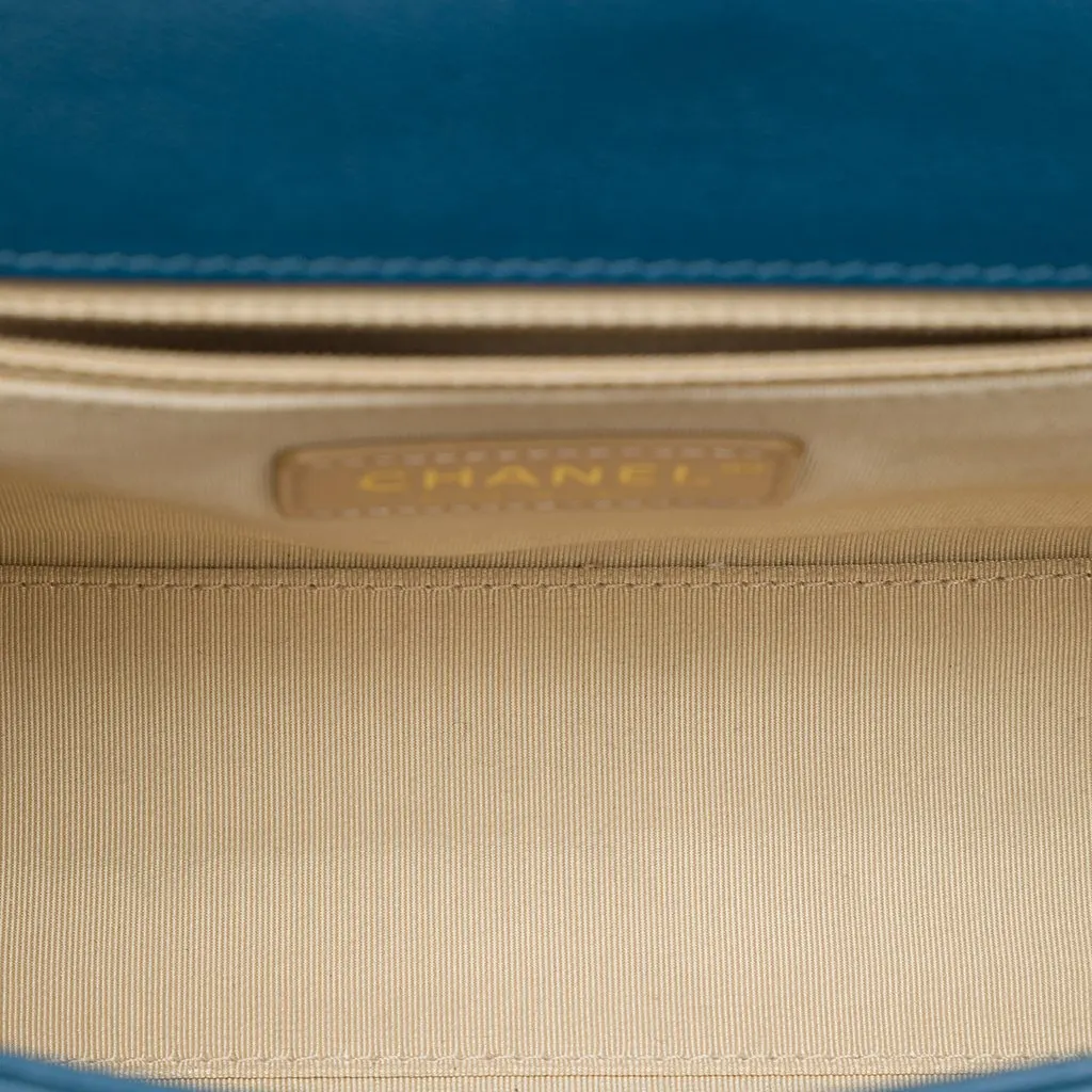 Chanel Medium Quilted Grained Calfskin Label Click Top Handle Flap Blue Leather Very good - Model View