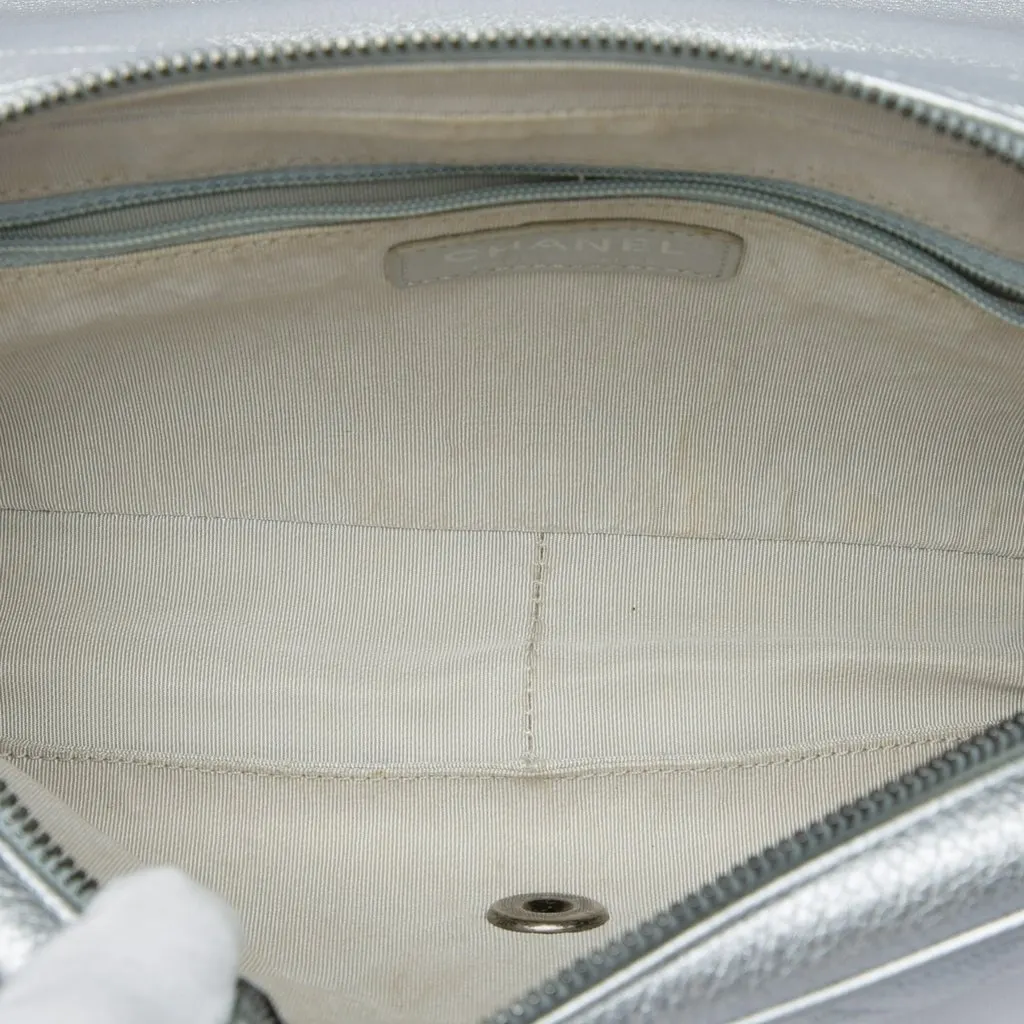 Chanel Medium Quilted Metallic Grained Calfskin Casual Rock Flap Silver Leather Good - Model View