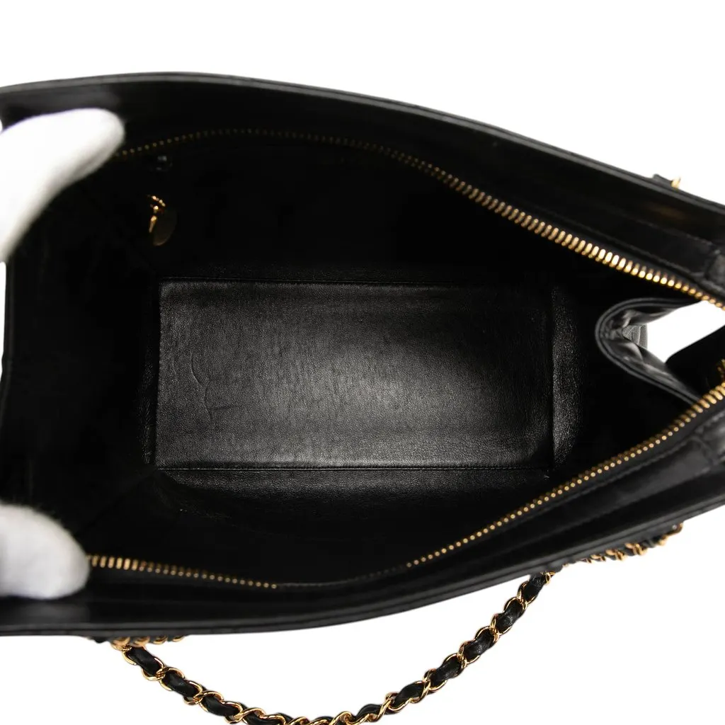 Chanel Quilted Lambskin Tote Black Leather Very good - Model View