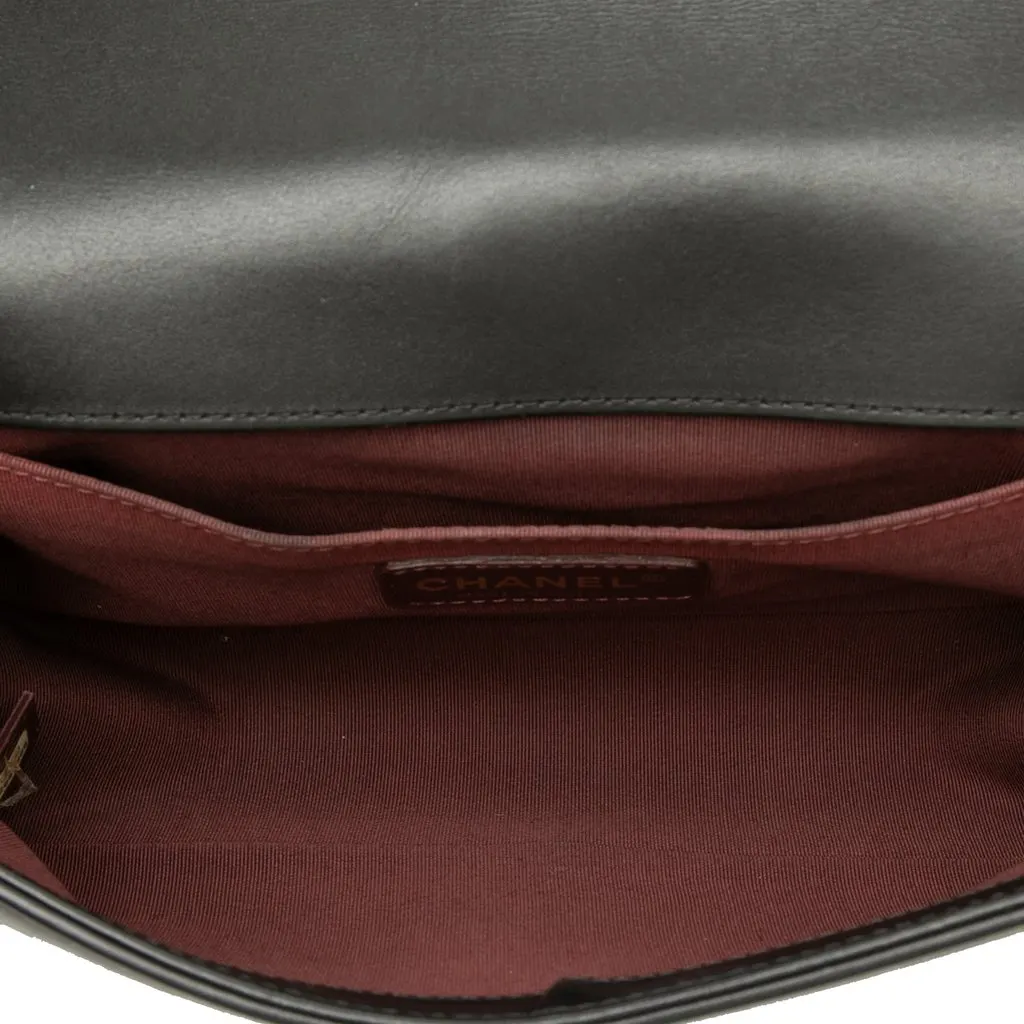 Chanel Old Medium Chevron Mixed Leather Boy Flap Black Leather Very good - Model View