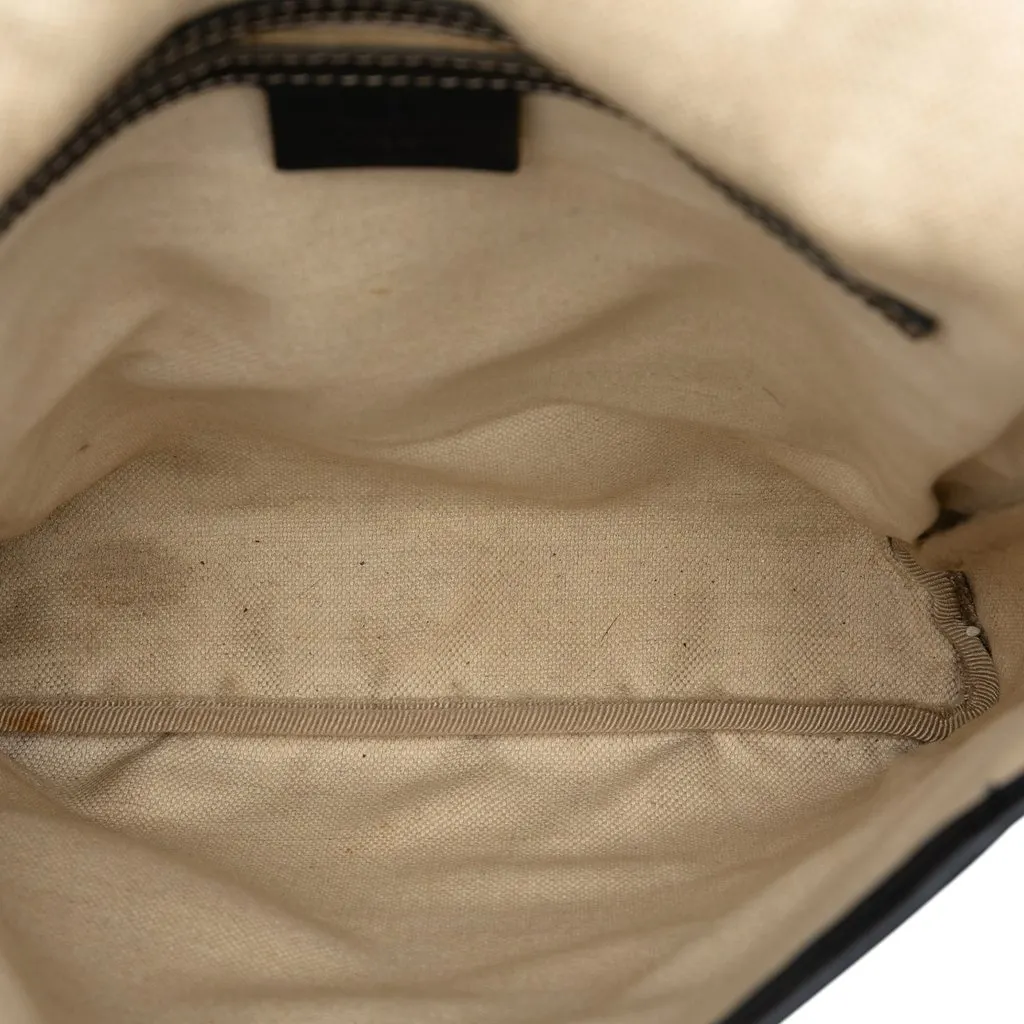 Gucci GG Supreme Crossbody Beige Very good - Model View