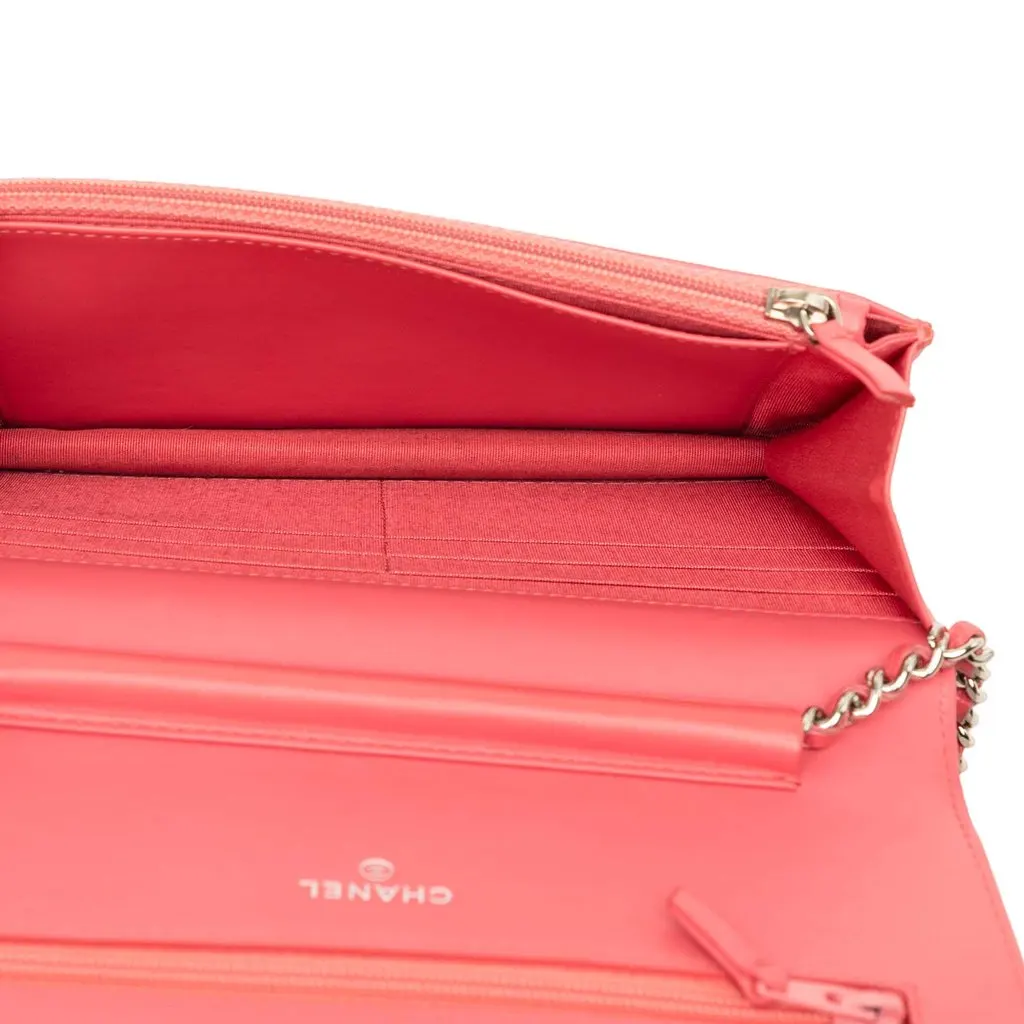 Chanel CC Caviar Wallet On Chain Pink Leather Very good - Model View