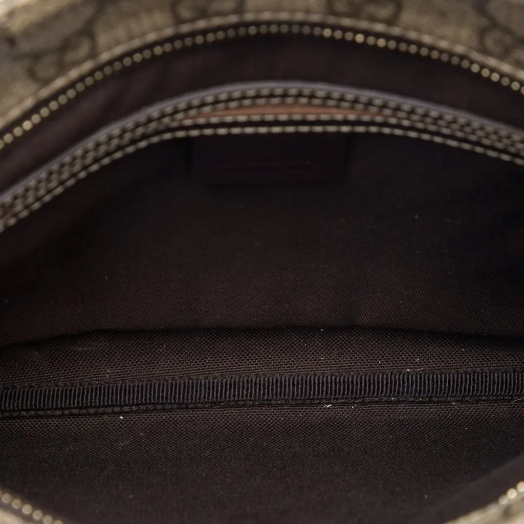 Gucci GG Supreme Crossbody Beige Very good - Model View