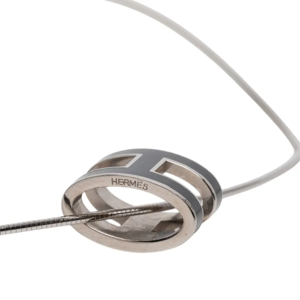 Hermès Enamel Pop H Pendant Necklace Black Very good - Model View