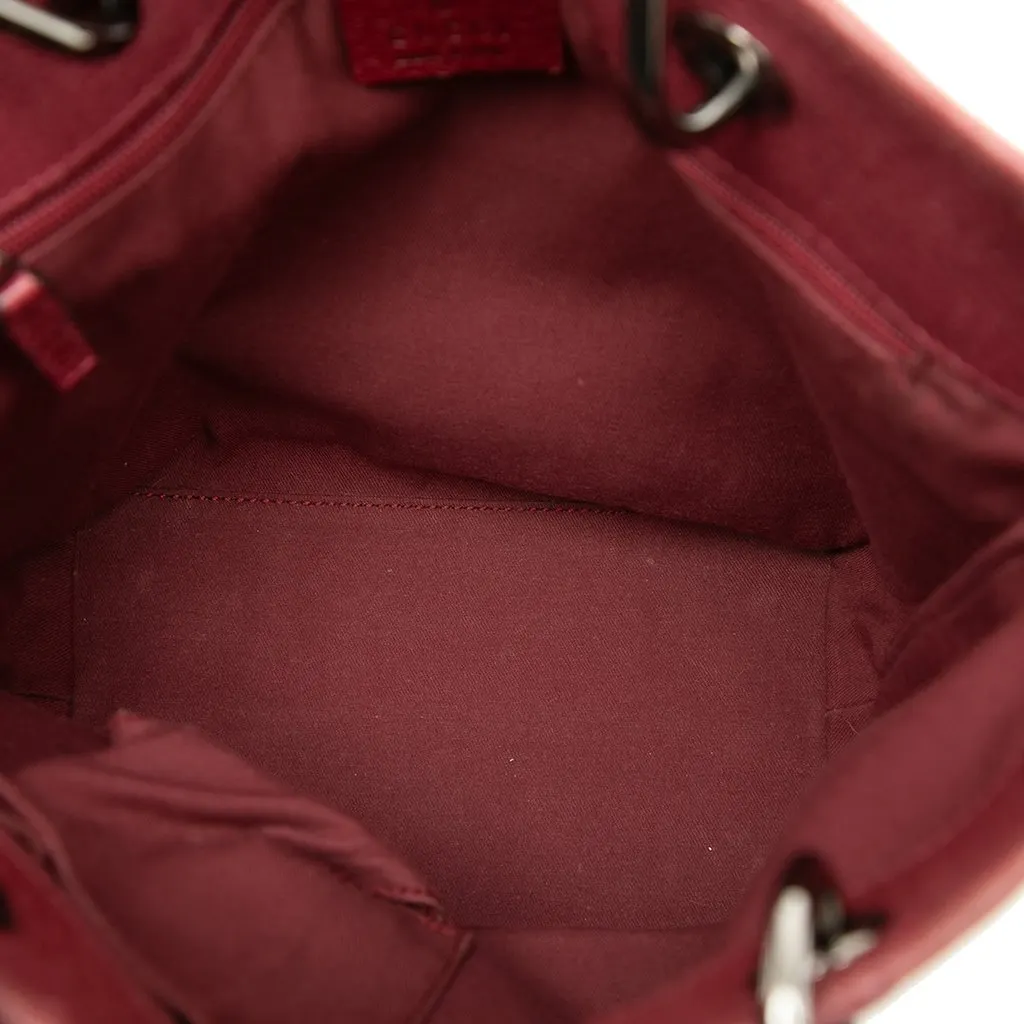 Gucci GG Canvas Eclipse Tote Beige Very good - Model View
