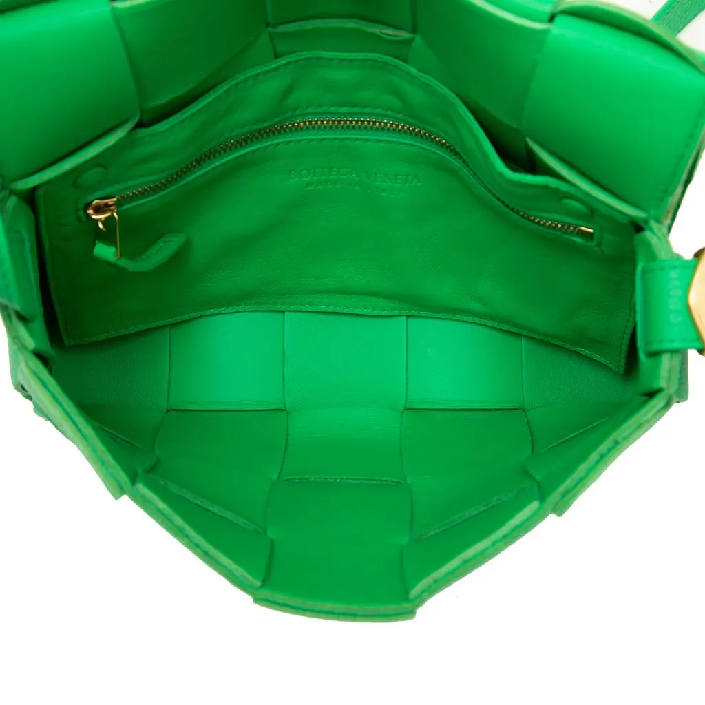 Bottega Veneta Grained Calfskin Intrecciato Cassette Crossbody Green Leather Very good - Model View