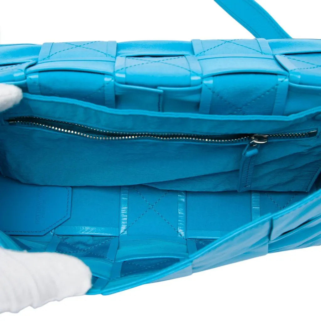 Bottega Veneta Paper Calfskin Intrecciato Cassette Crossbody Blue Leather Very good - Model View