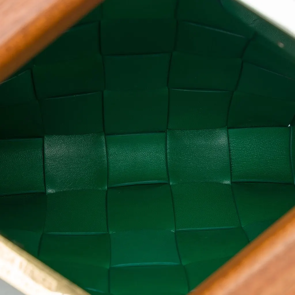 Bottega Veneta Lambskin Maxi Intrecciato The Snap Clutch Green Leather Very good - Model View