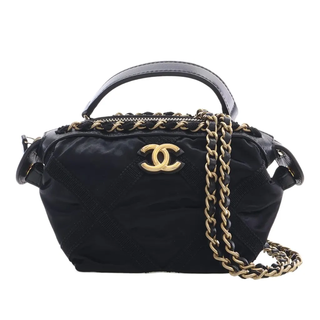 Chanel Nylon Grosgrain Lifestyle Clutch with Chain Black Very good - Front View