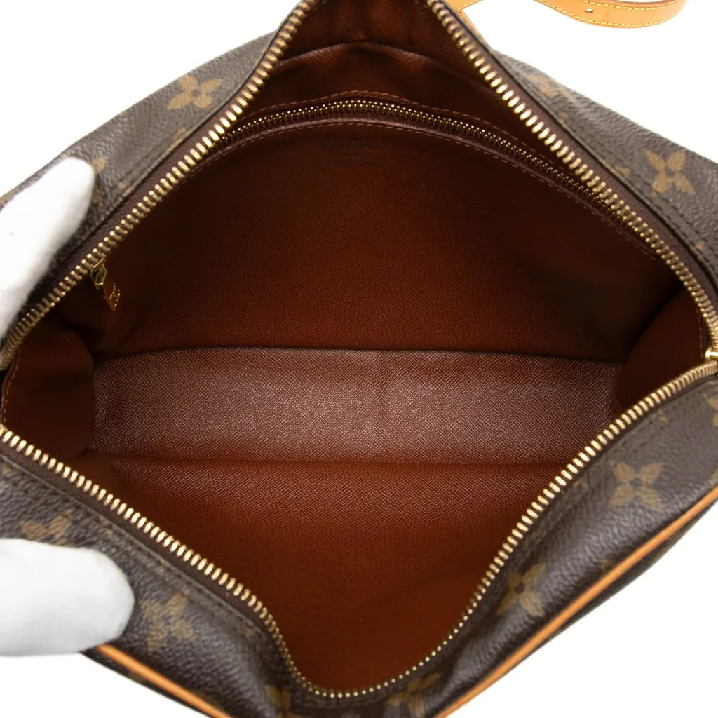Louis Vuitton Monogram Trocadero 27 Brown Good - Model View