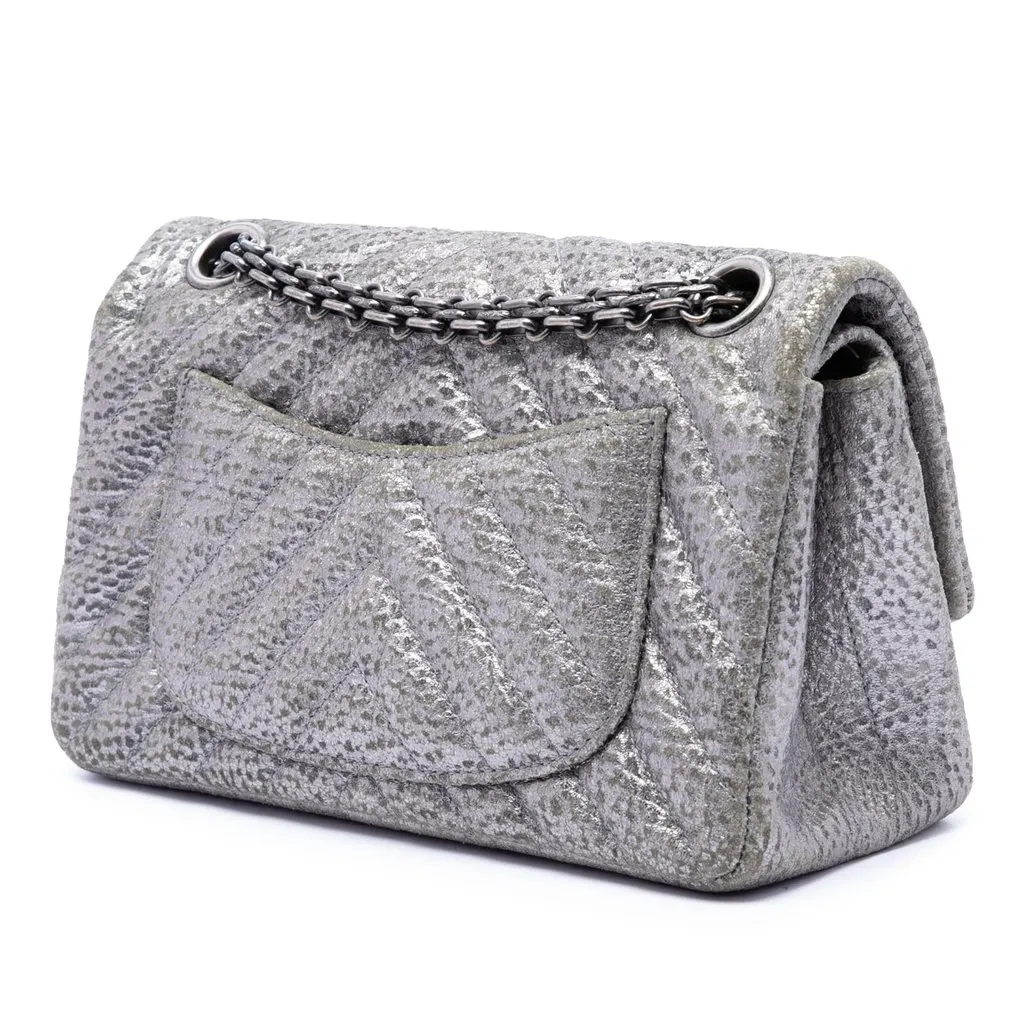 Chanel Chevron Metallic Textured Calfskin Reissue 2.55 Double Flap 224 Silver Leather Very good - Back View