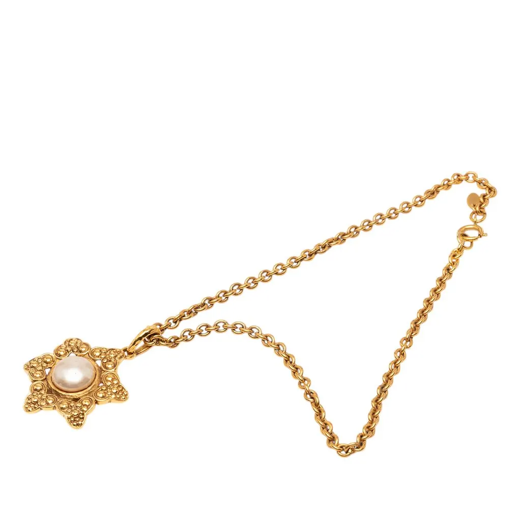 Chanel Gold Plated Faux Pearl 6 Point Star Pendant Necklace Gold Metal Very good - Front View