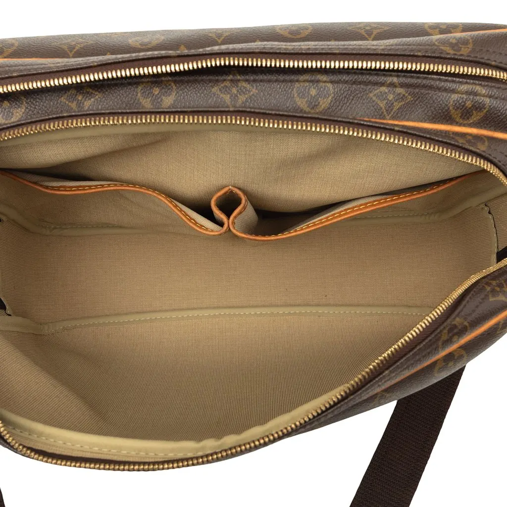 Louis Vuitton Monogram Reporter GM Brown Very good - Model View