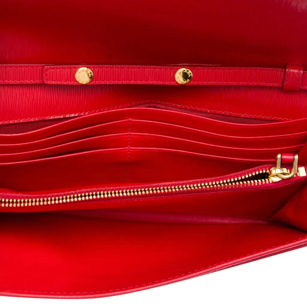 Prada Vitello Move Wallet on Chain Red Leather Very good - Model View