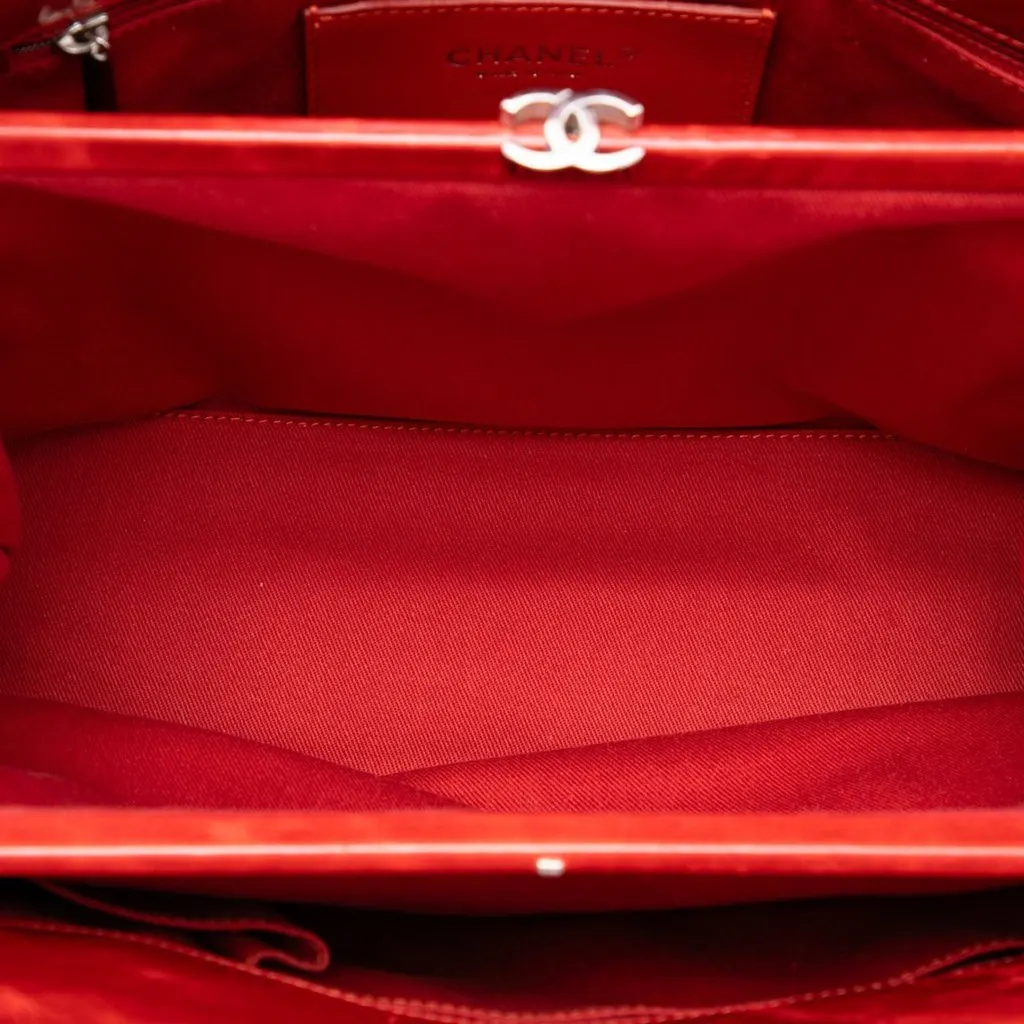 Chanel Large Quilted Crinkled Patent Just Mademoiselle Bowling Bag Red Leather Very good - Model View