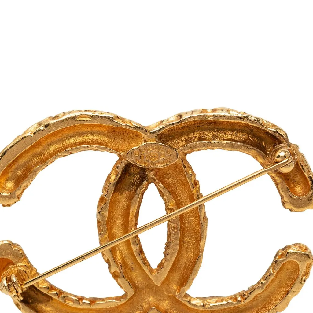 Chanel CC Gold Plated Baroque Embossed Brooch Gold Metal Very good - Inside View