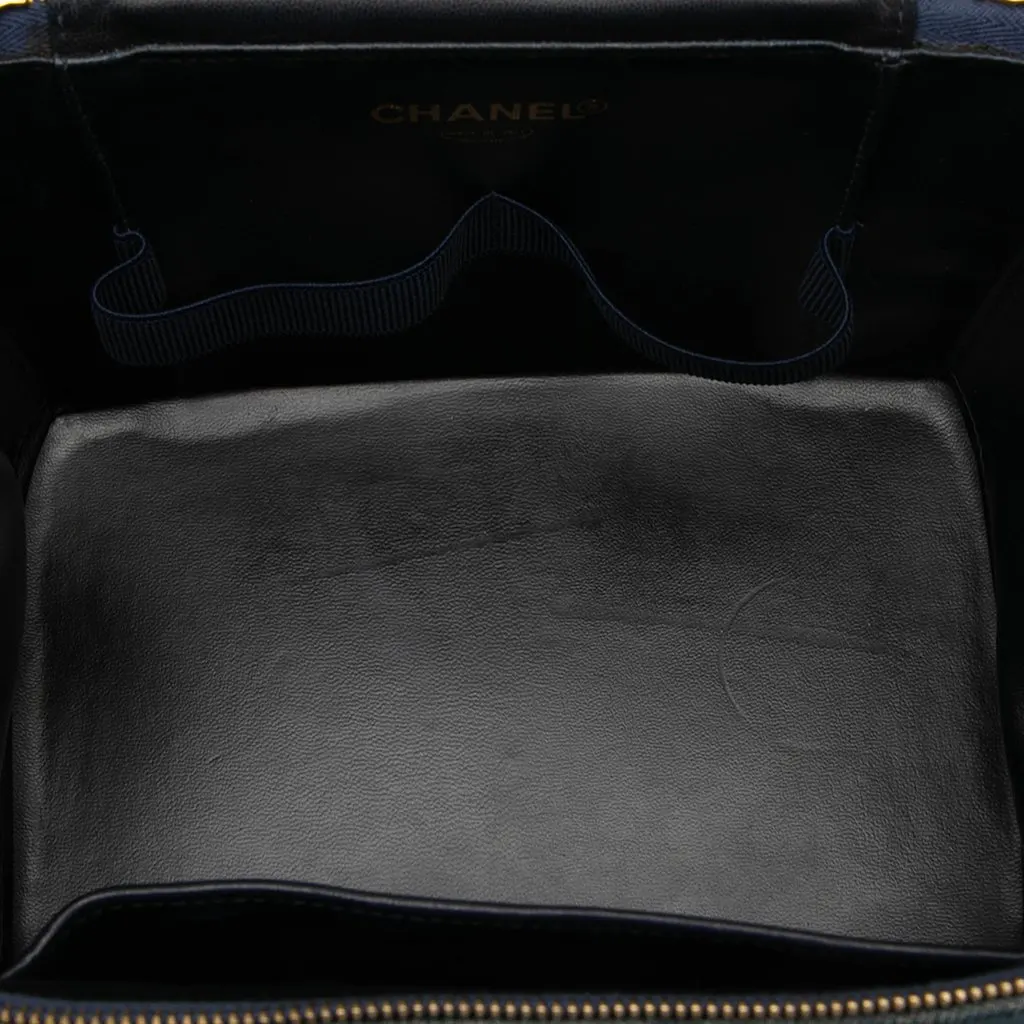 Chanel CC Denim Vanity Bag Blue Denim Very good - Model View