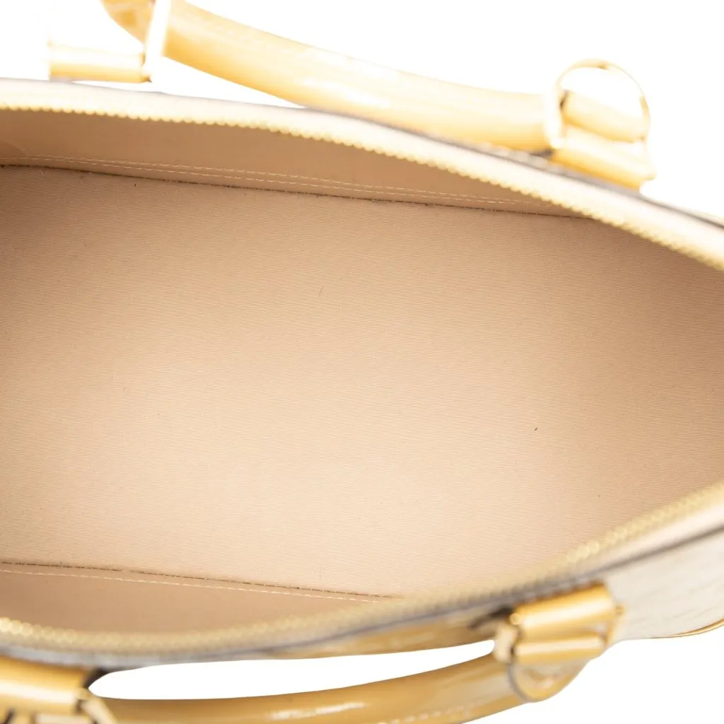 Louis Vuitton Monogram Vernis Alma PM Beige Leather Very good - Model View