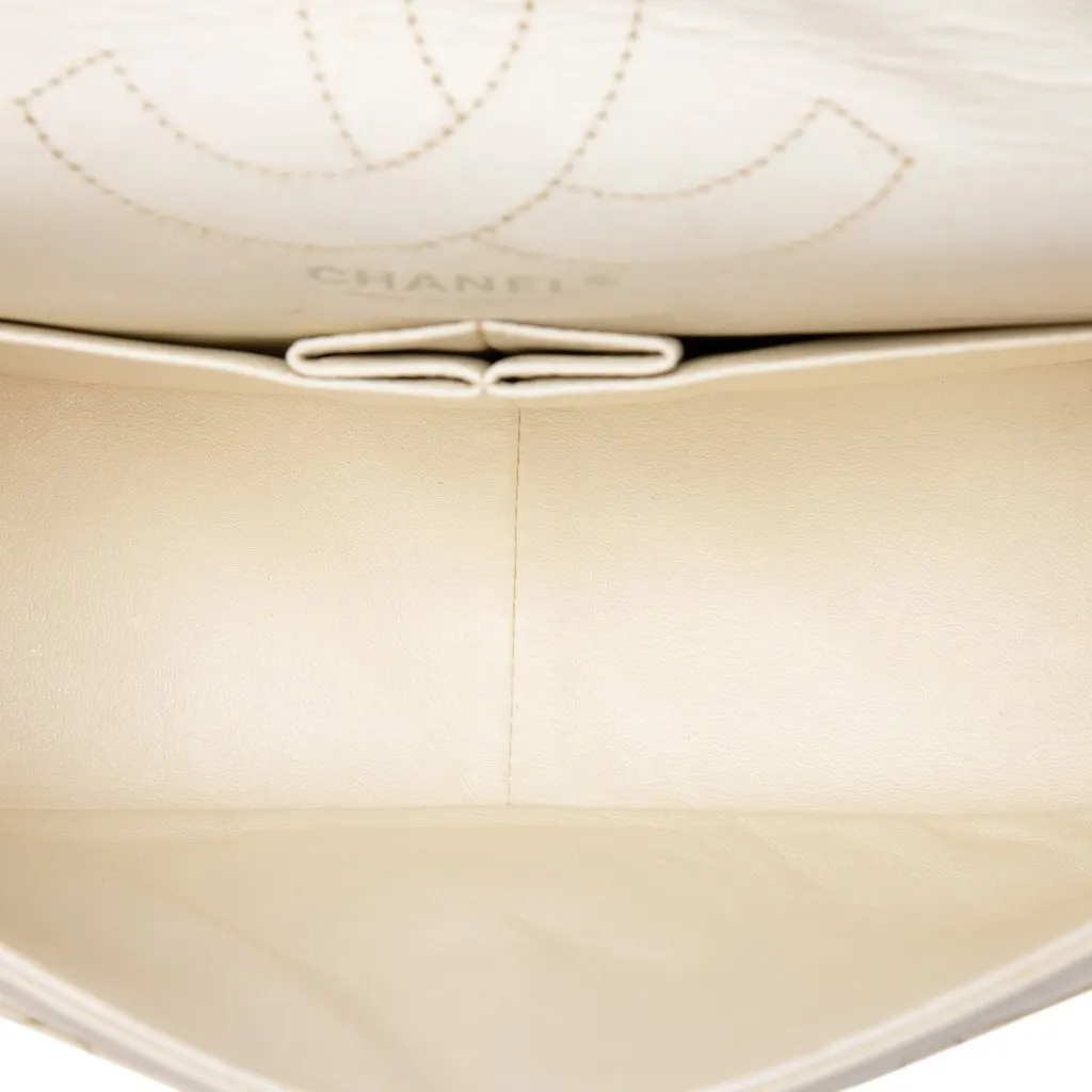 Chanel Quilted Aged Calfskin Reissue 2.55 Double Flap 226 White Leather Very good - Model View