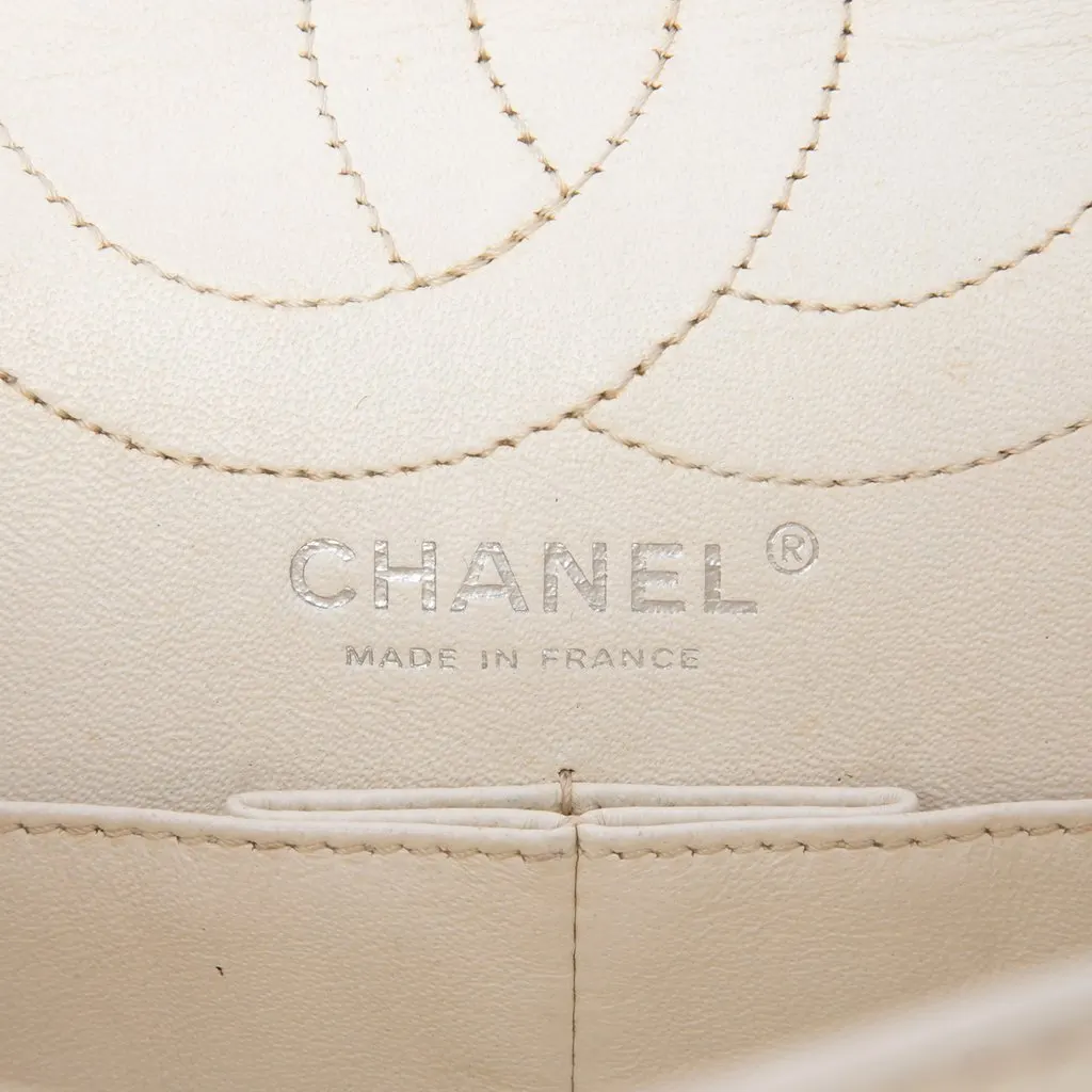 Chanel Quilted Aged Calfskin Reissue 2.55 Double Flap 226 White Leather Very good - Box View
