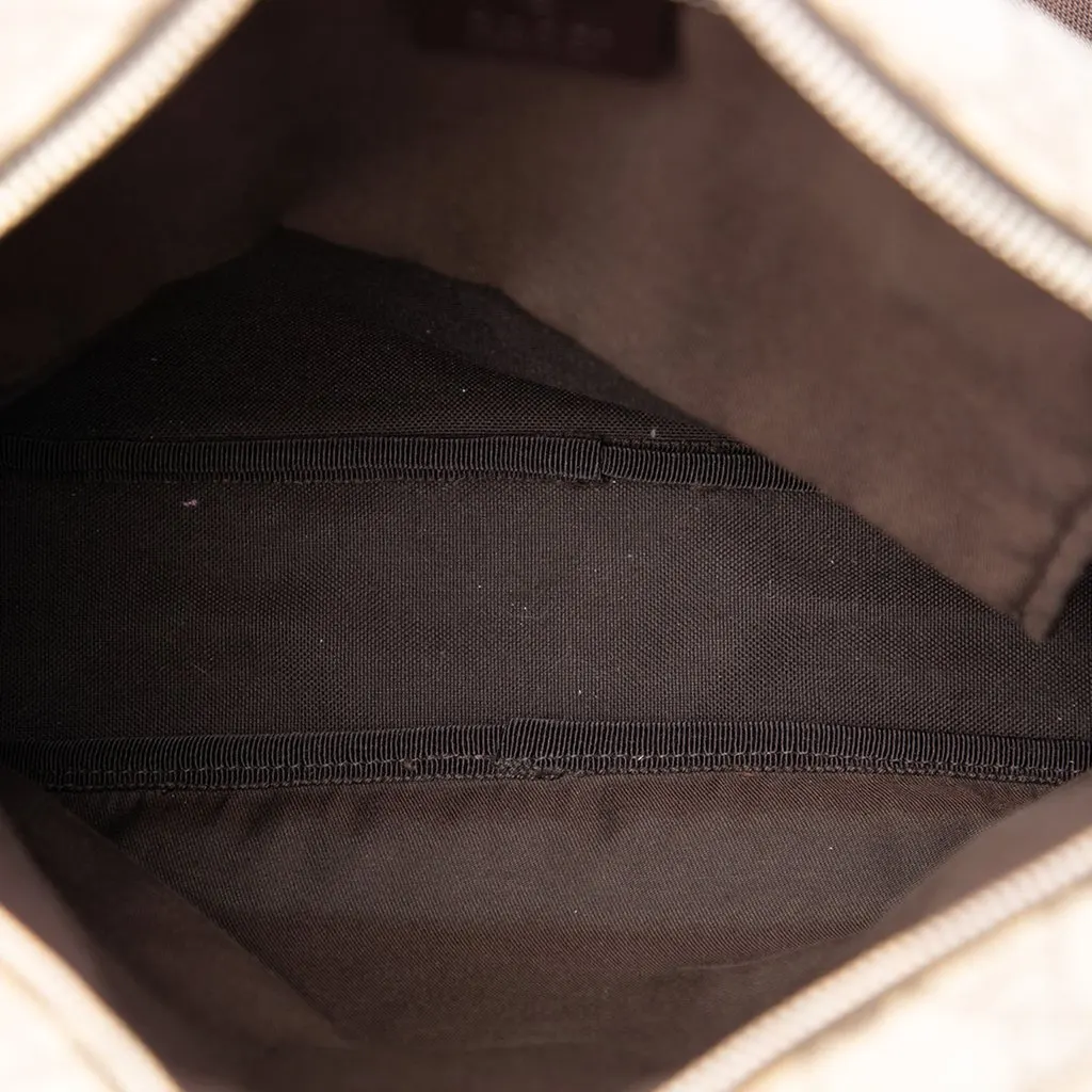 Gucci GG Supreme Crossbody Beige Canvas Very good - Model View