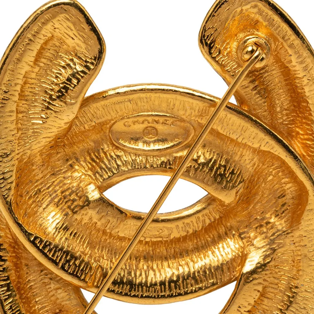 Chanel Gold Plated Quilted CC Brooch Gold Metal Very good - Model View