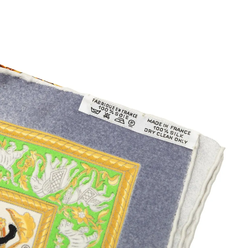 Hermès Chasse en Inde Silk Scarf 90 Blue Very good - Model View