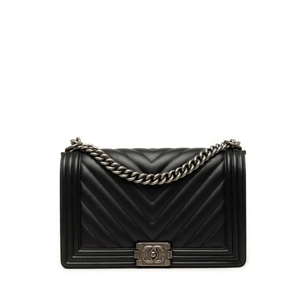 Chanel Medium Chevron Lambskin Boy Flap Black Leather Very good - Front View