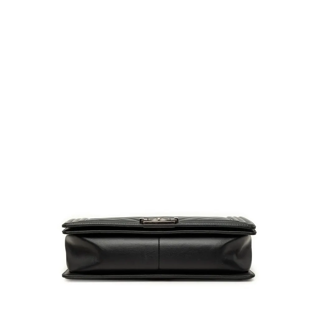 Chanel Medium Chevron Lambskin Boy Flap Black Leather Very good - Inside View