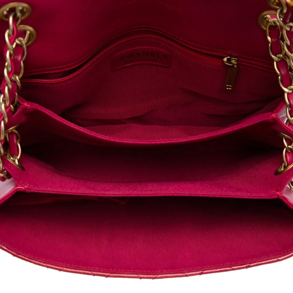 Chanel Quilted Patent Goatskin Pagoda Accordion Flap Red Leather Very good - Model View