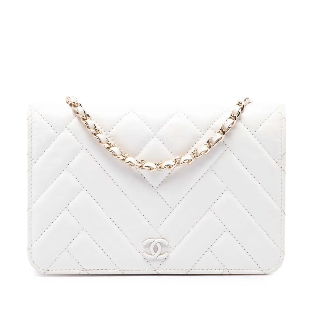 Chanel CC Crinkled Chevron Calfskin Wallet On Chain White Leather Very good - Front View