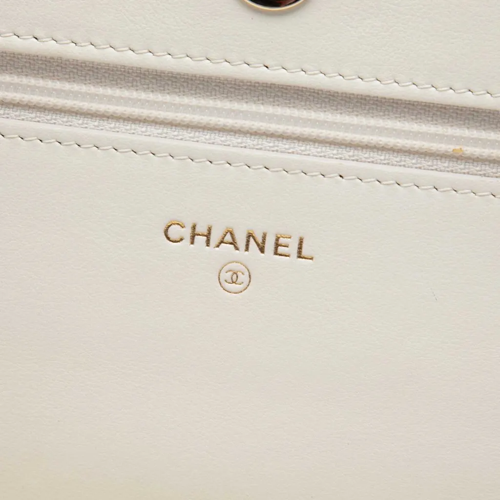 Chanel CC Crinkled Chevron Calfskin Wallet On Chain White Leather Very good - Box View